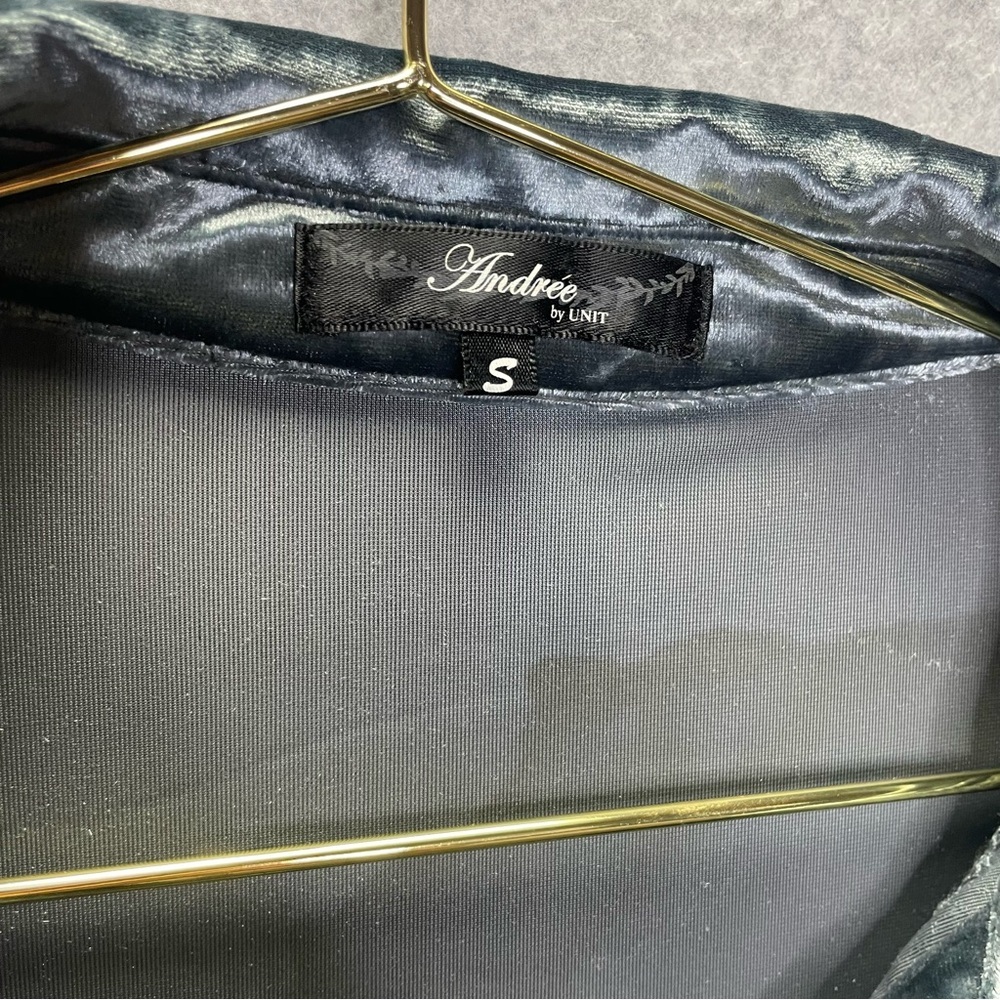 ANDREE BY UNIT Black Velvet Top - Picture 3 of 6